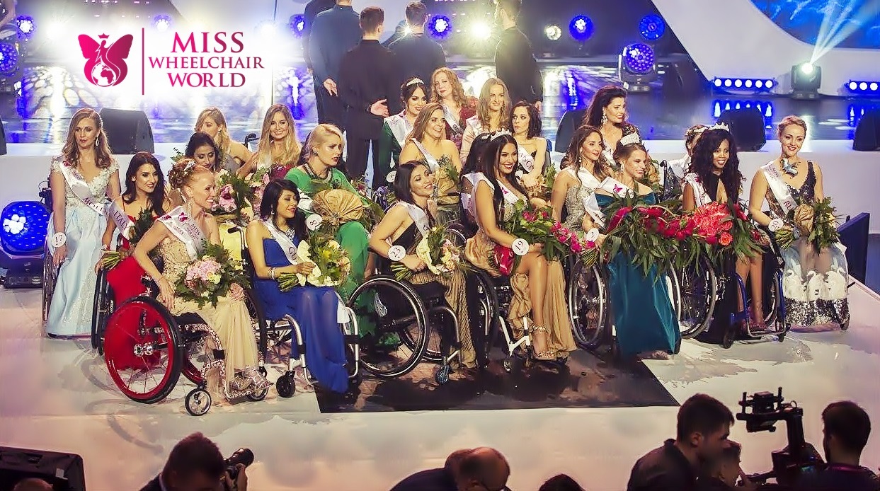 Las finalistas del certamen Miss Whellchair World en el escenario de Varsovia, Polonia.