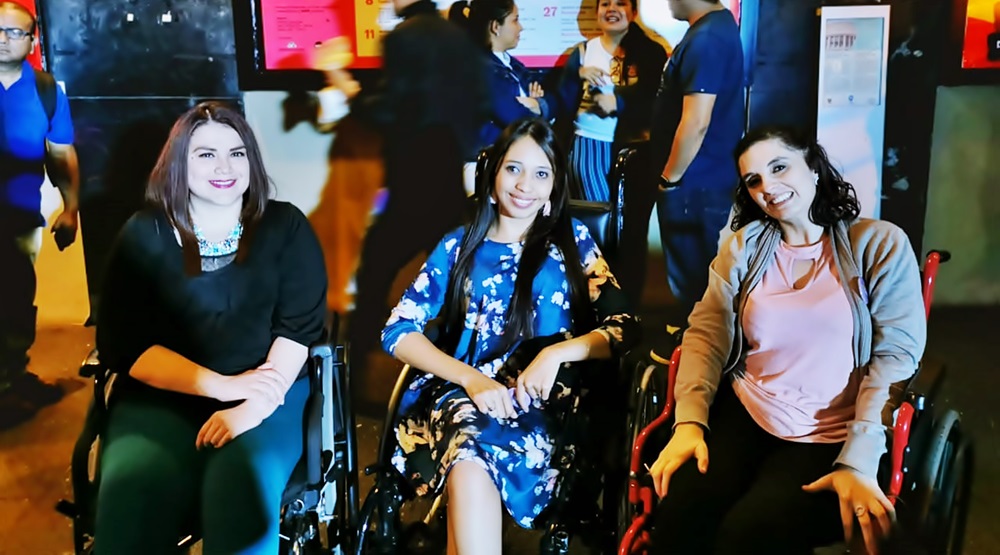 Representantes de Miss Wheelchair Guatemala y Asodispro 
