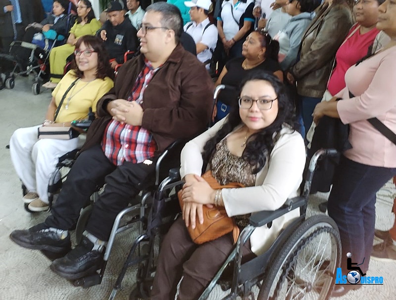 Lorena Castillo, José Mejía y Brenda Divas.