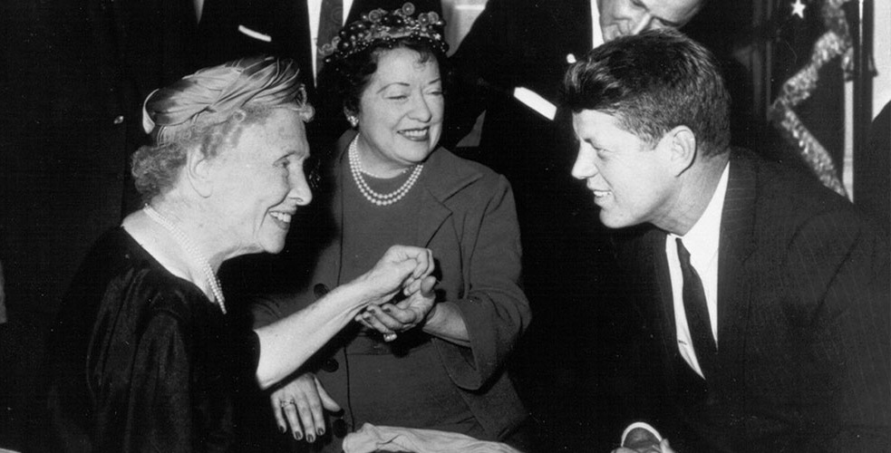 Helen Keller se entrevista con John F. Kennedy, presidente entonces de Estados Unidos 