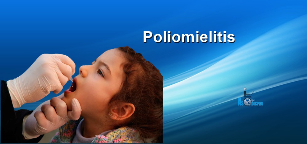 Una niña recibe la vacuna oral de la poliomielitis 