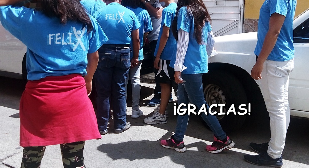 Voluntarios entregando ayuda en ciudad de Guatemala 