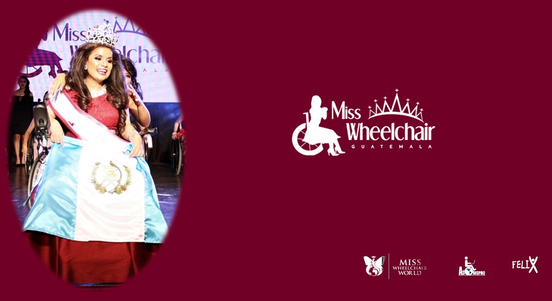 Mientras es coronada Miss Wheelchair Guatemala 2019 en su silla de ruedas, María de León, sonríe con una bandera de Guatemala en sus manos.