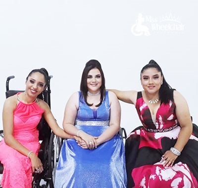 En traje de gala María José, Lucrecia Mendizábal y Cleilyn Dónis, posan abrasadas durante una sesión fotográfica.